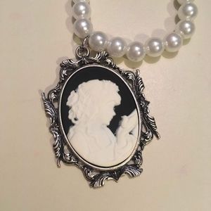 Black and white Cameo lady holding a bird